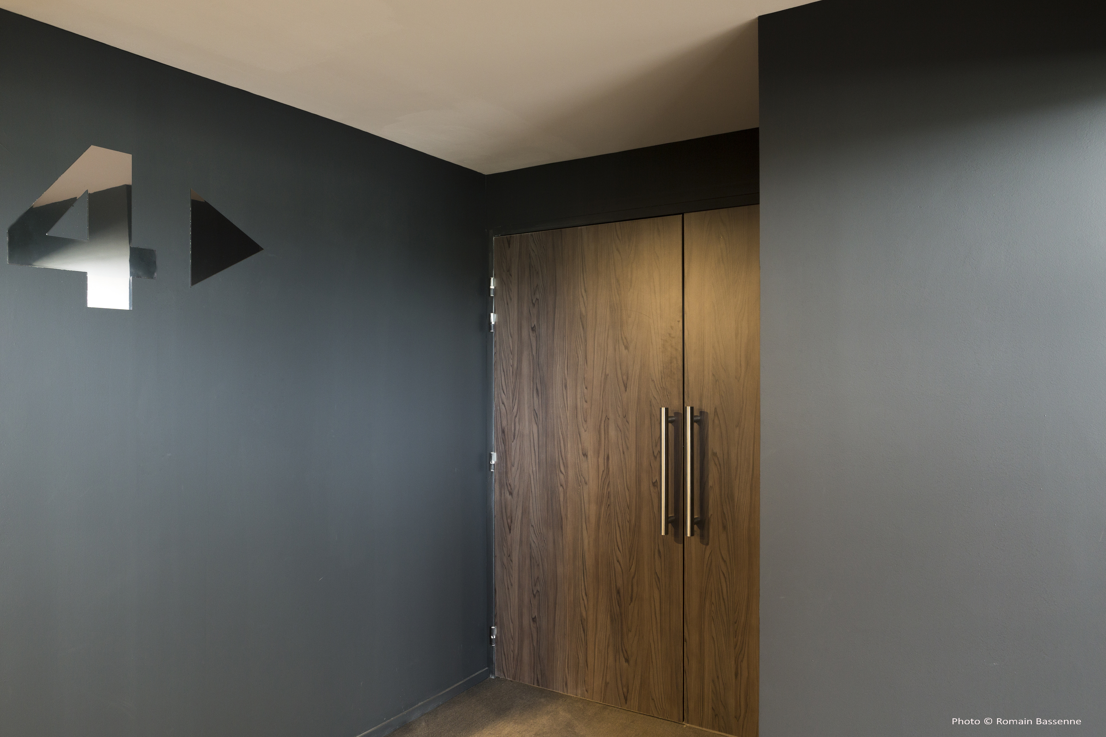 Porte d'entrée dans une salle de cinéma du Loft Châtellerault
