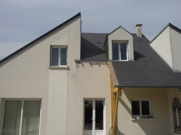 Toit en ardoise sur une maison