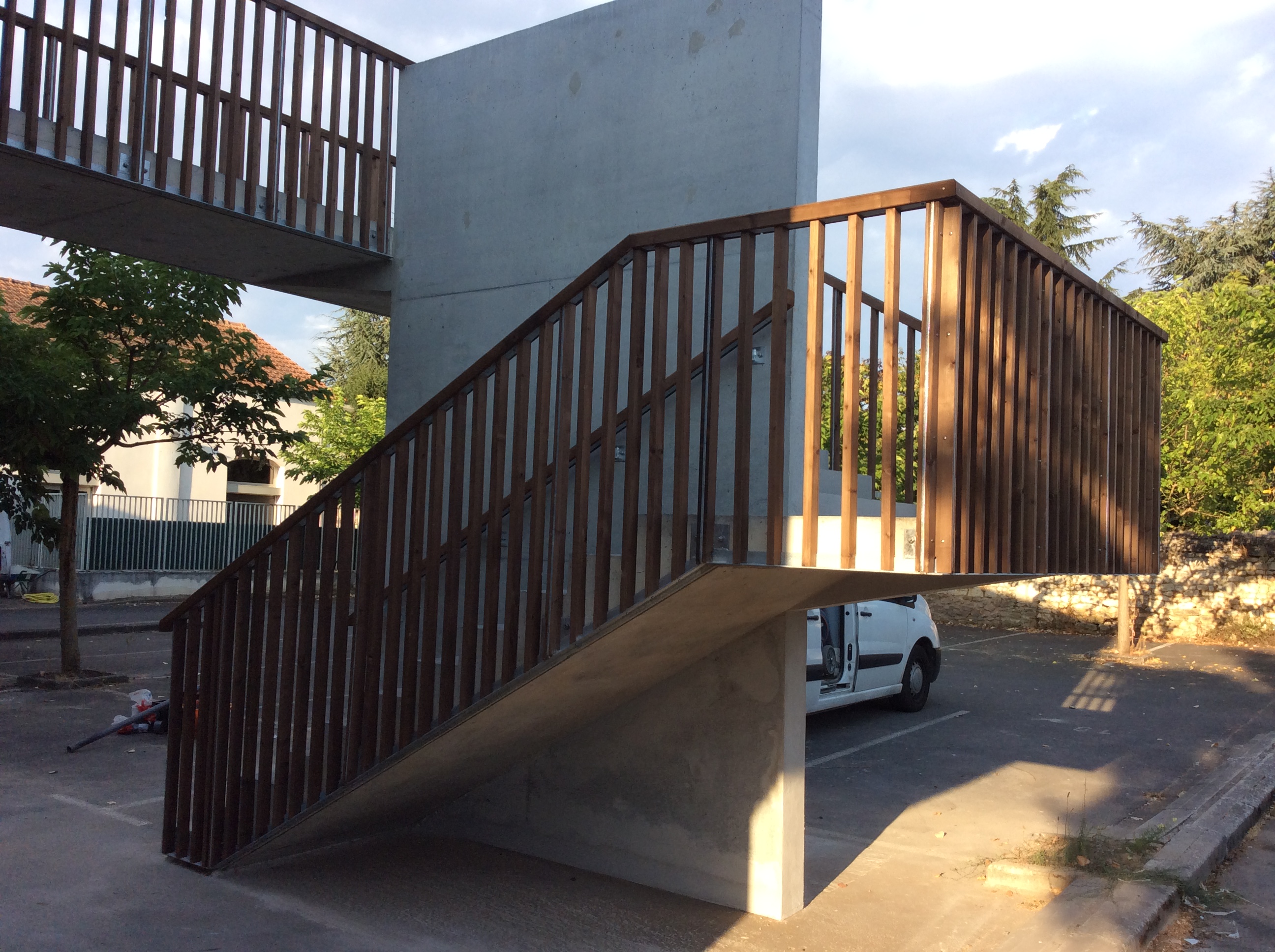 Photo vue de l'extérieur (escalier)