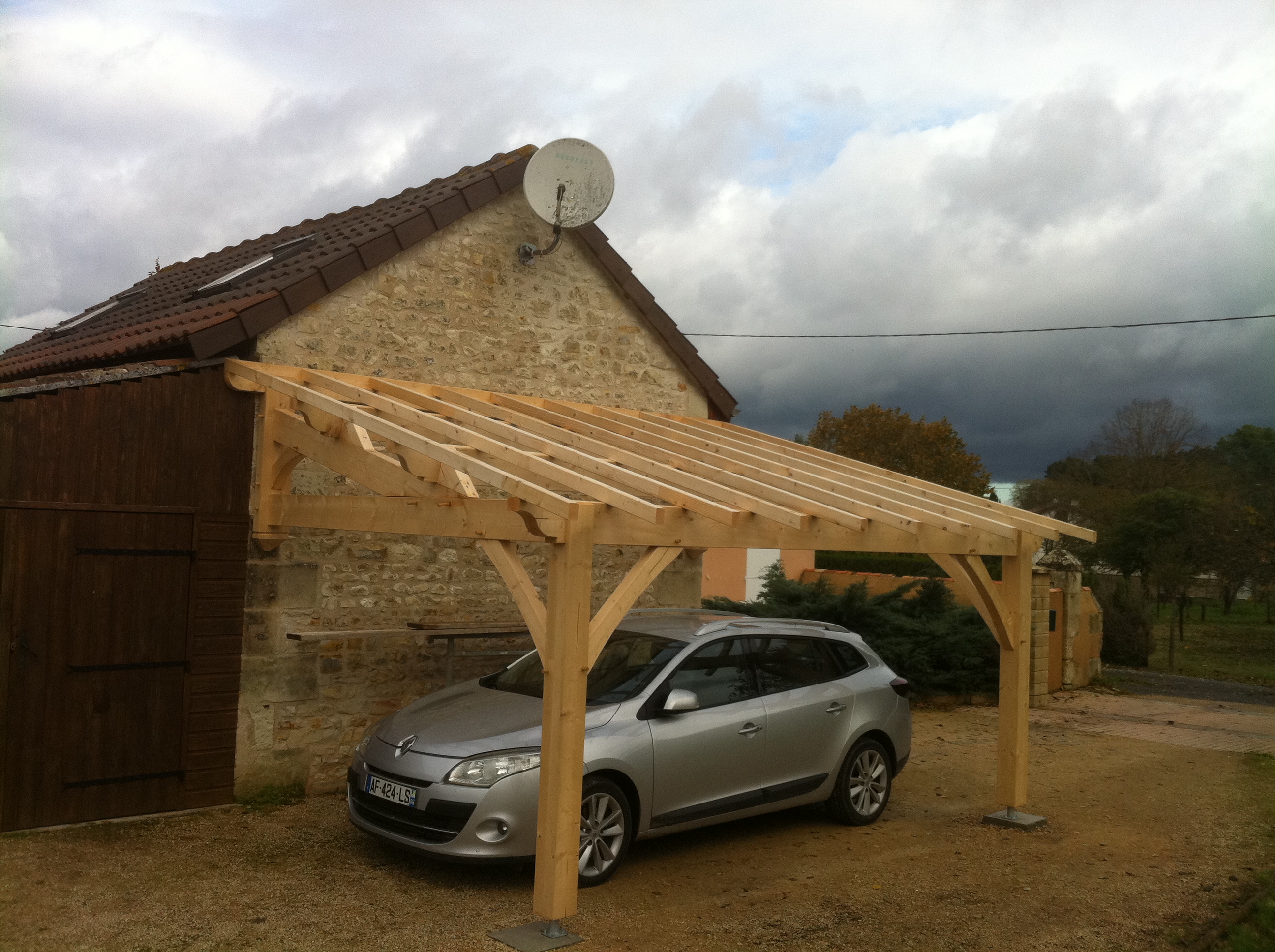 Abri extérieur en bois pour véhicule