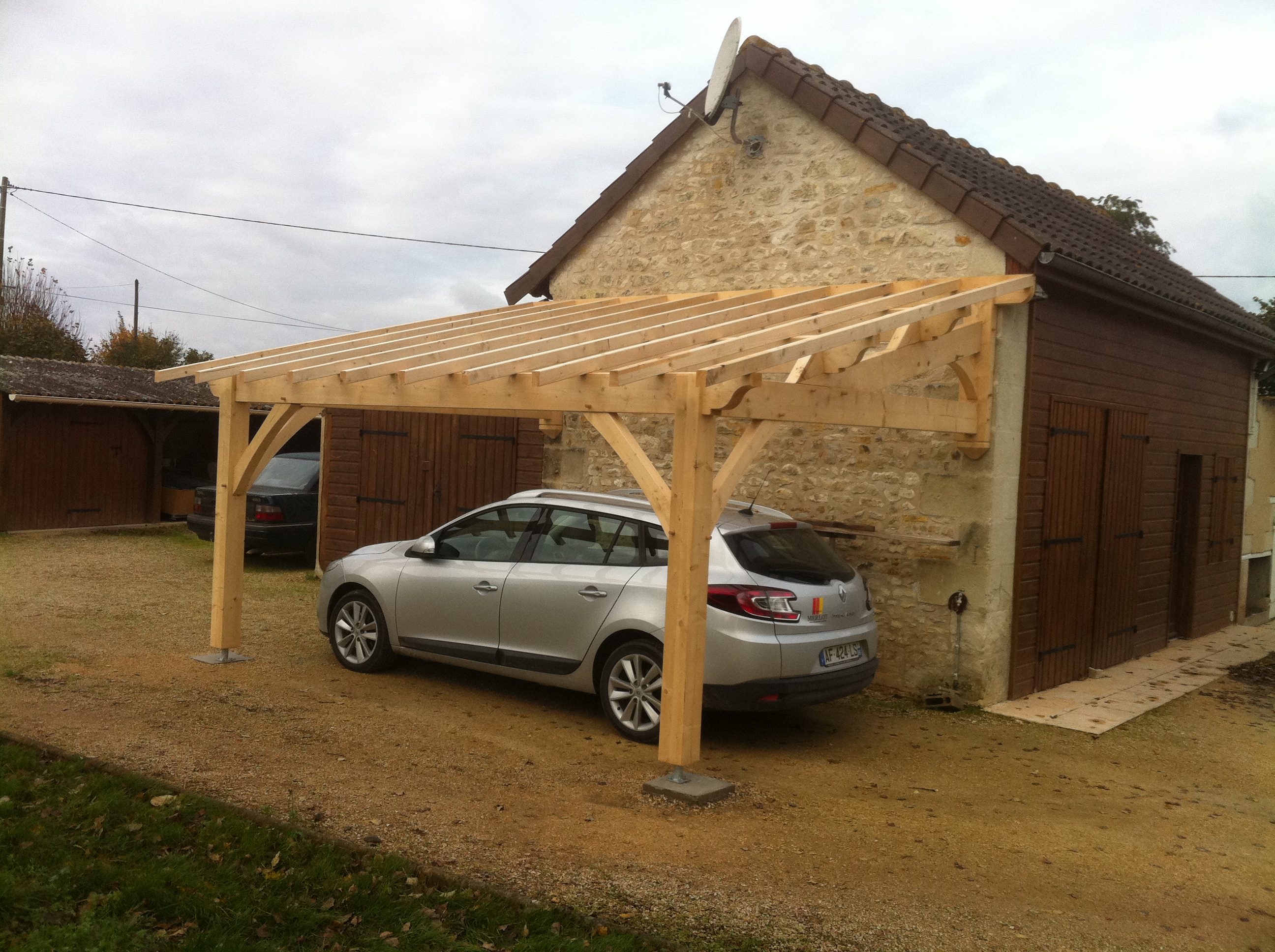 Abri extérieur en bois pour véhicule